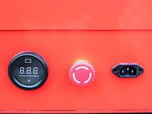 Mesin Pemotong Rumput Tipe Crawler